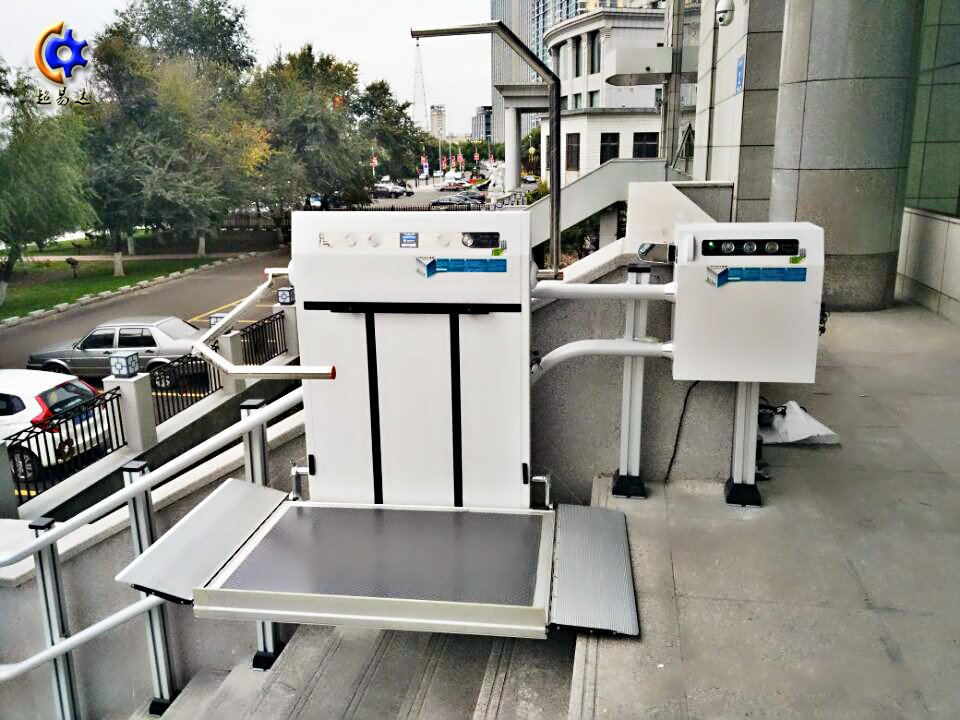 山東斜掛升降機